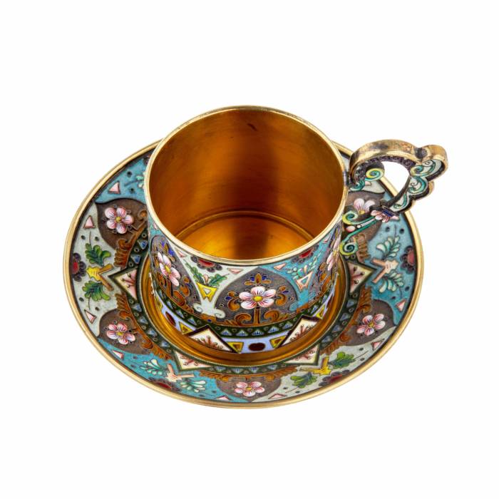 Étonnamment belle tasse et soucoupe en email, Art nouveau russe en argent. 