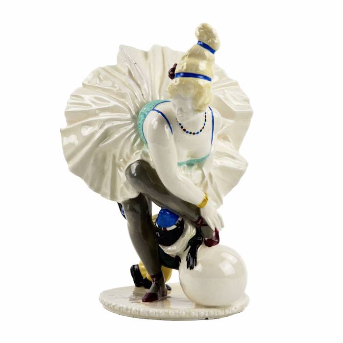 Figurine en faïence - Dans l`arène du cirque. Anton Klieber. annees 1920 