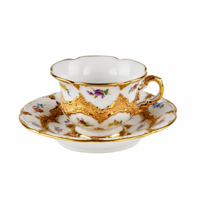 Tasse en porcelaine avec soucoupe. Meissen. 