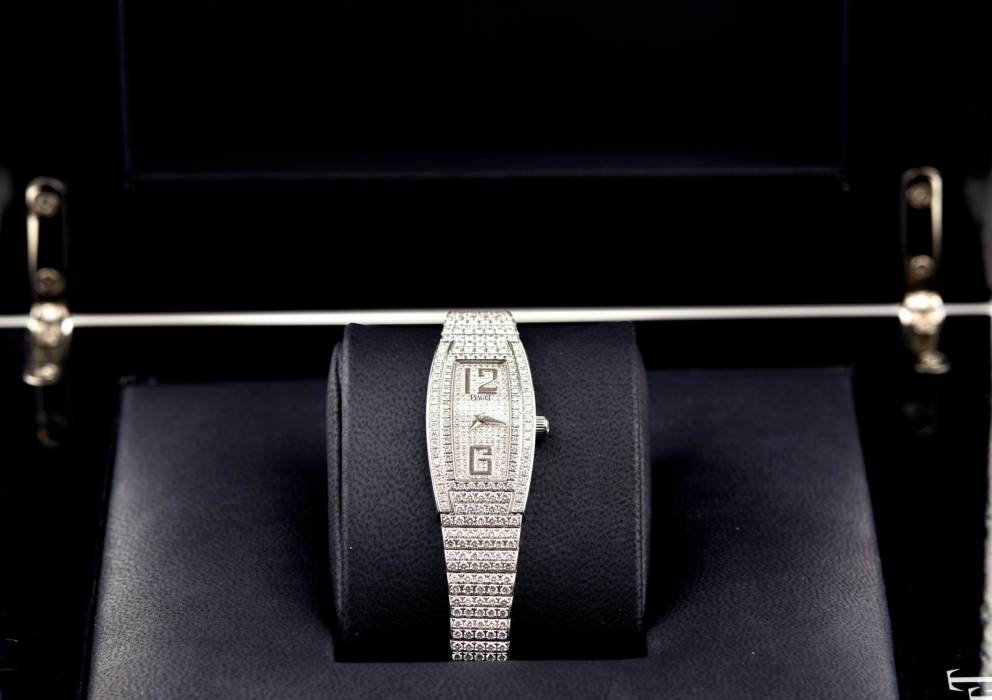 Montre femme Piaget Limelight Tonneau Quartz Or 18 carats avec diamants. 