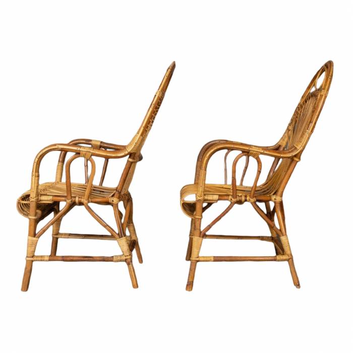 Stylish Italian set of wicker chairs and table from the 1970s. 