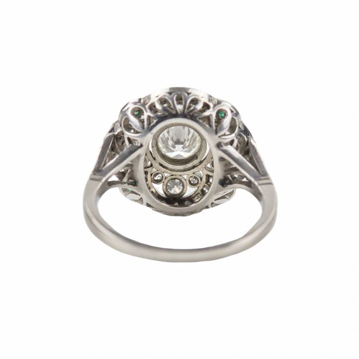 Ring in platinum with diamonds and emeralds, Art Deco period. 