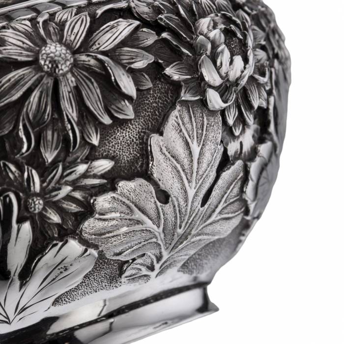 20th century Japanese silver bowl from the Meiji period 