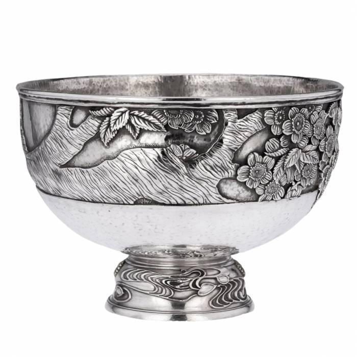 Монументальная серебряная чаша 19-го века. Япония.