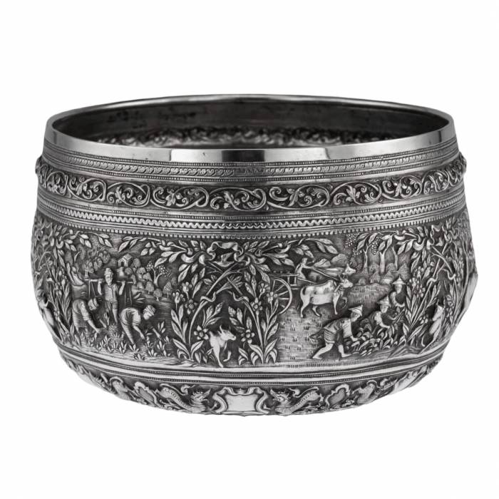 Бирманская (Мьянма) серебряная чеканная чаша XIX века.