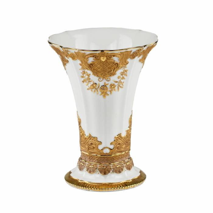 Meisenes porcelāna vāze ar zelta dekoru. 