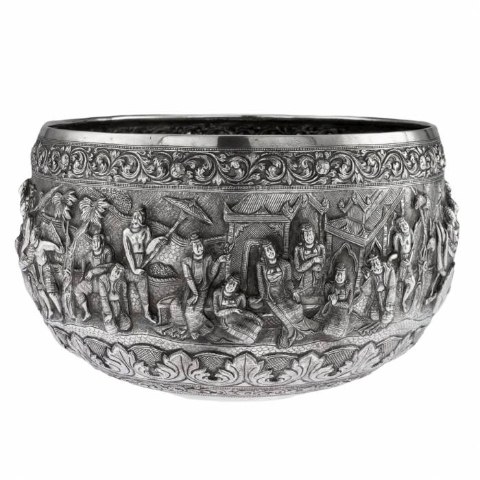 Большая Бирманская серебряная чаша XIX века из Мьянмы.
