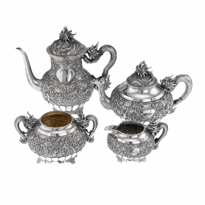 Китайский экспортный чайный сервиз из серебра конца XIX века.