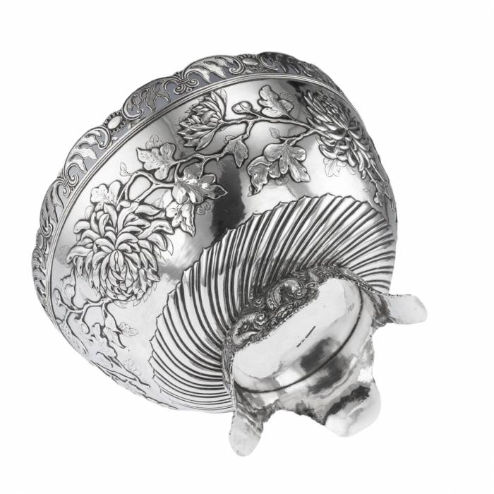 Coupe à fruits decorative chinoise en argent de la fin du 19ème siècle. 