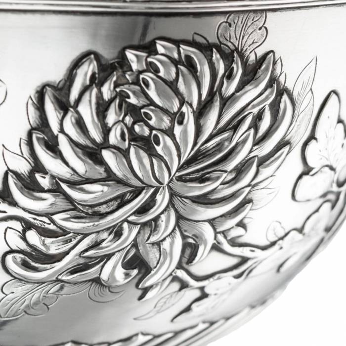 Китайская декоративная ваза для фруктов из серебра конца XIX века.