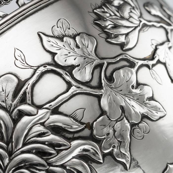 Китайская декоративная ваза для фруктов из серебра конца XIX века.