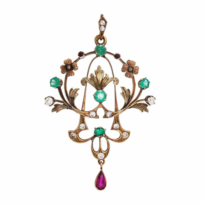 Pendentif en or 14 carats, avec emeraudes, rubis et diamants de style Art Nouveau. Russie. 1900 