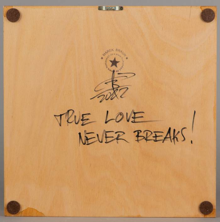 NeoPop Art object. True love never breaks. MAREK BRAUN. 
