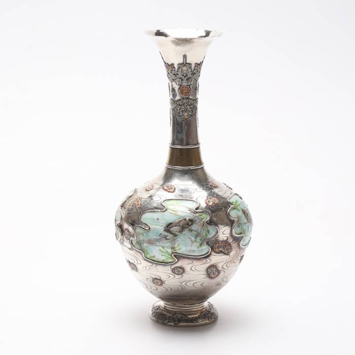 Серебреная ваза с эмалью периода Meiji. 1868 - 1912 года. Япония