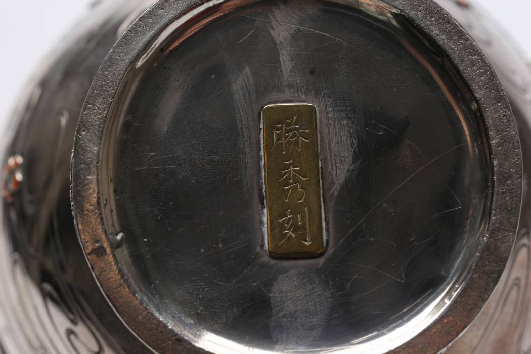 Серебренная ваза с эмалью периода Meiji 1868 - 1912 года.Япония
