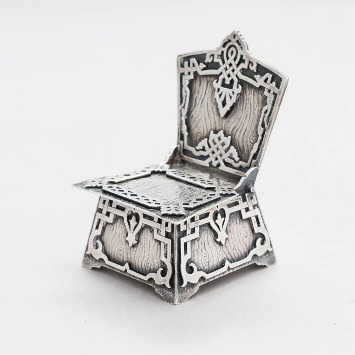 Panslāvu sudraba sālstrauks Throne, Nichols & Plinke, Sanktpēterburga, 1870