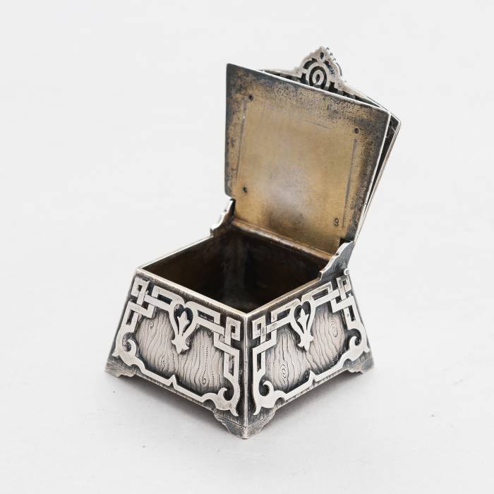 Panslāvu sudraba sālstrauks Throne, Nichols & Plinke, Sanktpēterburga, 1870