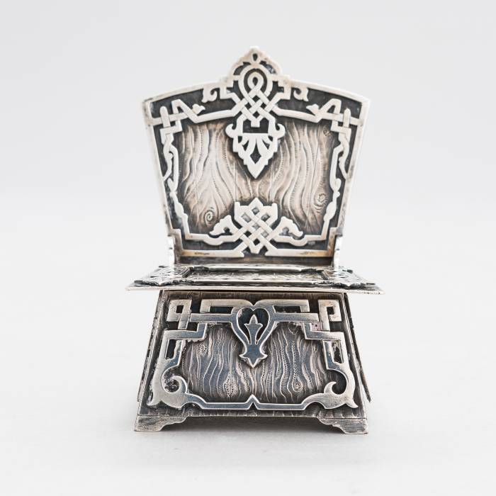 Panslāvu sudraba sālstrauks Throne, Nichols & Plinke, Sanktpēterburga, 1870