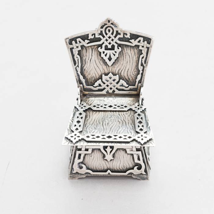 Panslāvu sudraba sālstrauks Throne, Nichols & Plinke, Sanktpēterburga, 1870