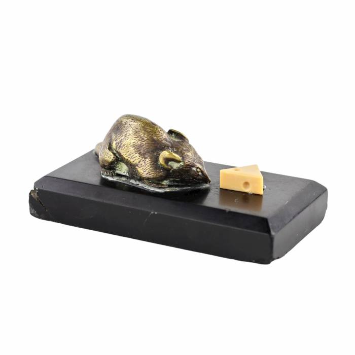 Miniature en bronze Souris au fromage. 