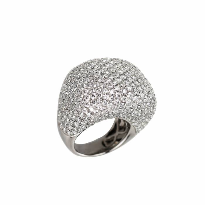 Or, bague cocktail avec diamants. 