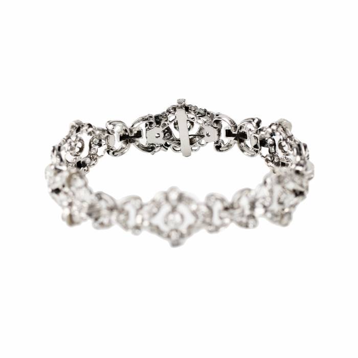 Bracelet in platinum with diamonds. 