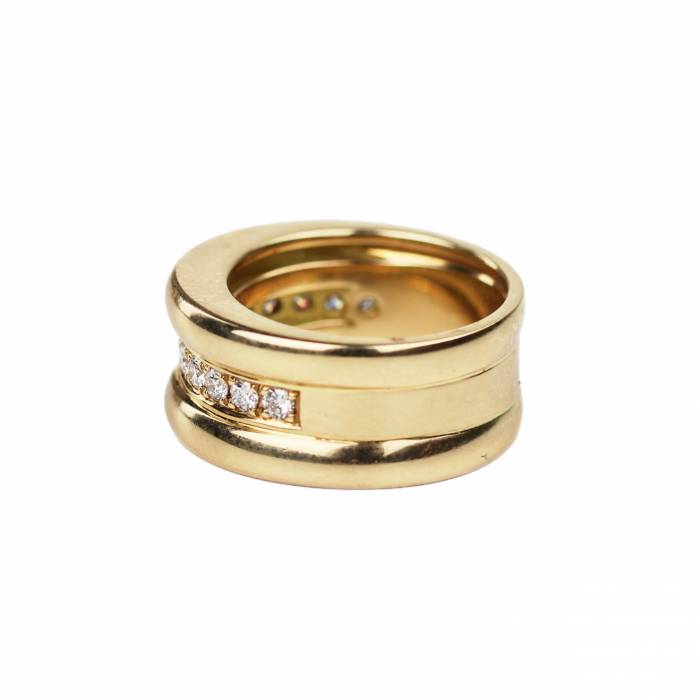 Chopard gold ring with diamonds. 
