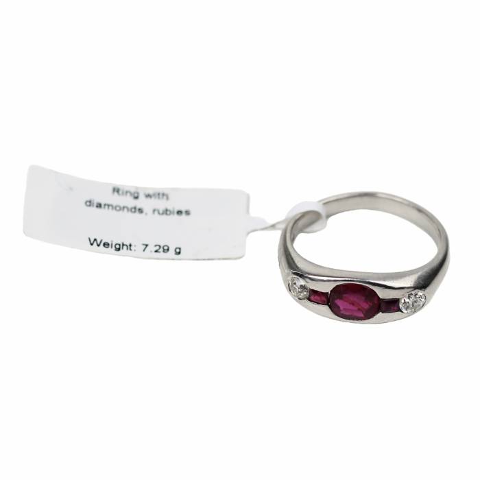 Gold ring with rubies and diamonds. 