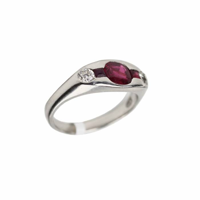 Gold ring with rubies and diamonds. 