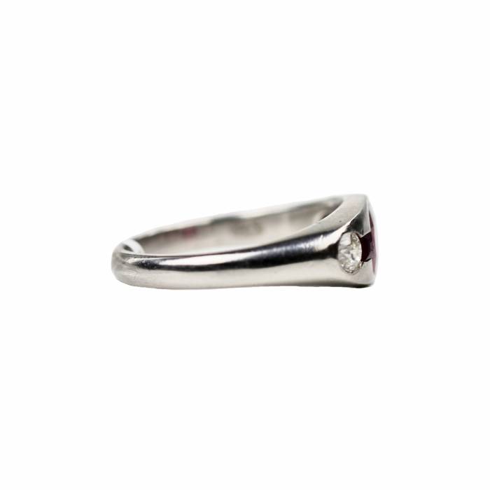 Gold ring with rubies and diamonds. 