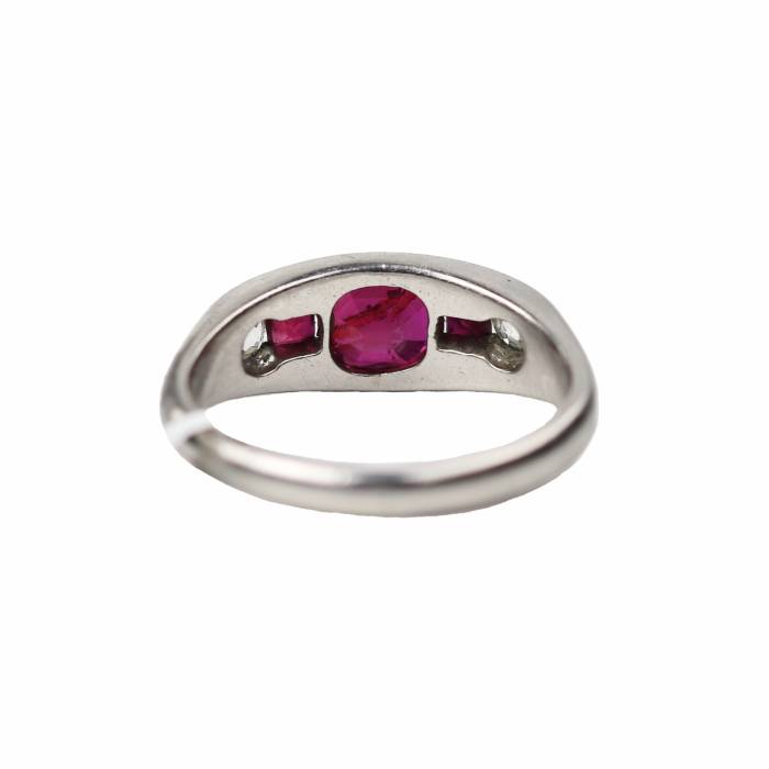 Gold ring with rubies and diamonds. 