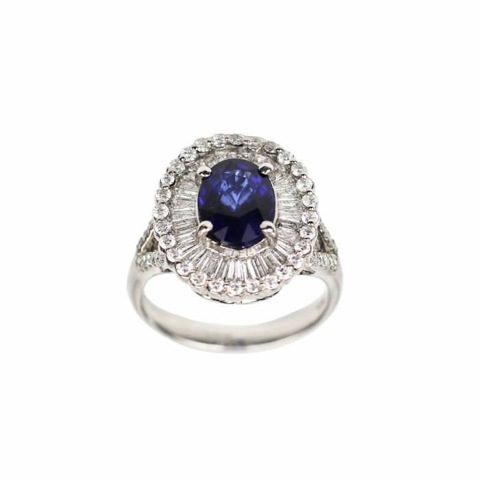 Gold ring with sapphire and diamonds. 