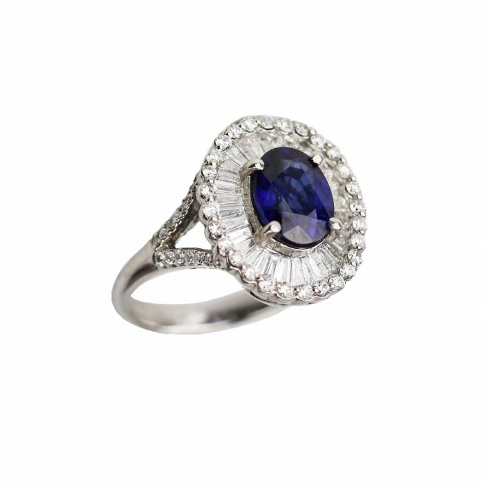 Gold ring with sapphire and diamonds. 