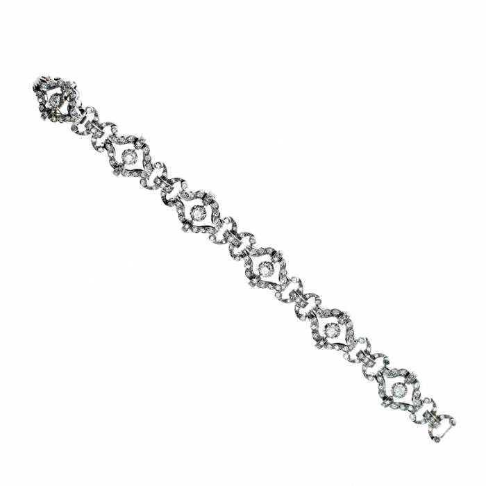 Bracelet in platinum with diamonds. 