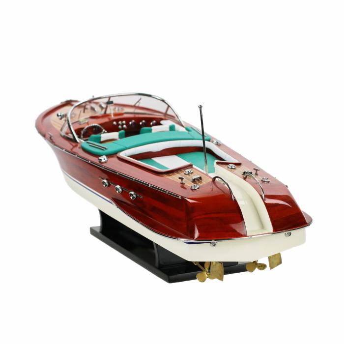 Accurate model of the yacht Riva. 