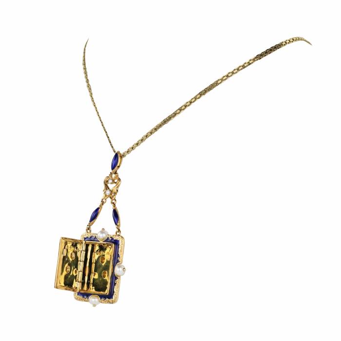 Vintage, gold pendant with pearls, diamonds and enamel. 