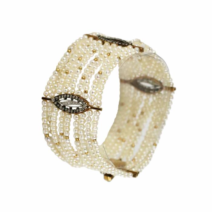 Pearl bracelet with gold and diamonds, late Art Nouveau style. 