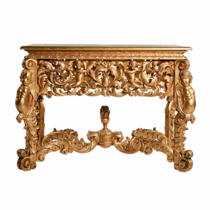 Bureau de style baroque ancien. 