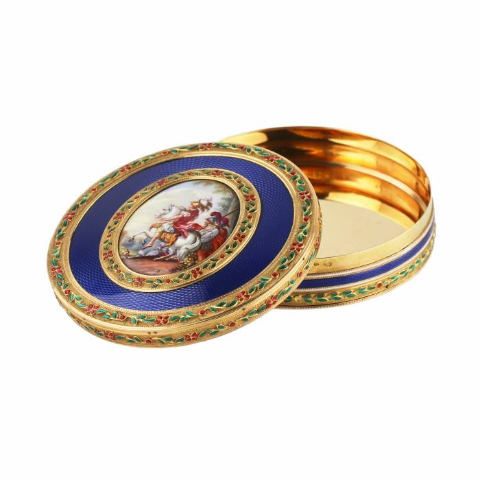 French gilded snuffbox of the late 18th century, with enamel decoration and painting. 