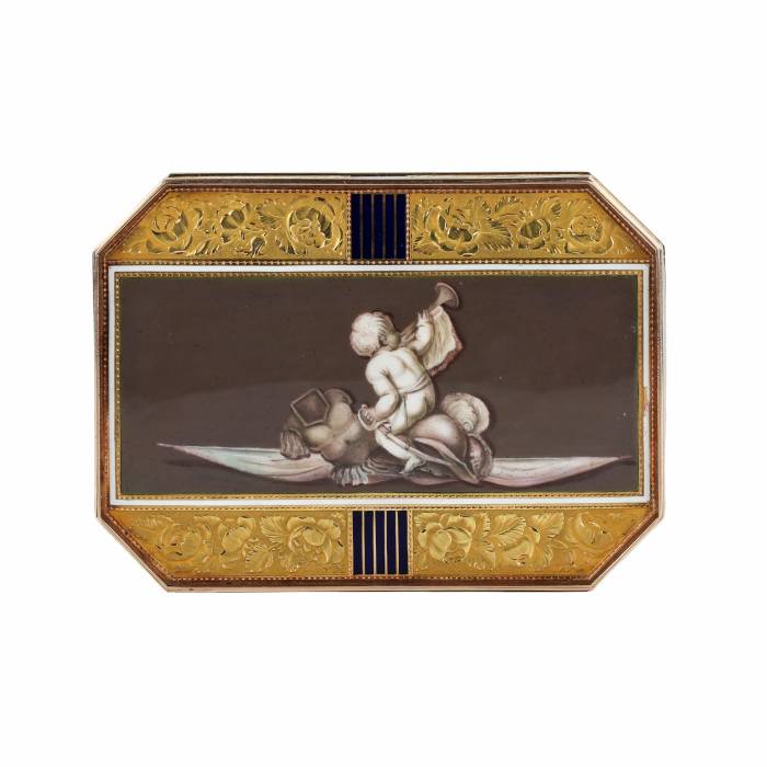 Golden, French snuffbox with enamel grisaille, Empire period. 