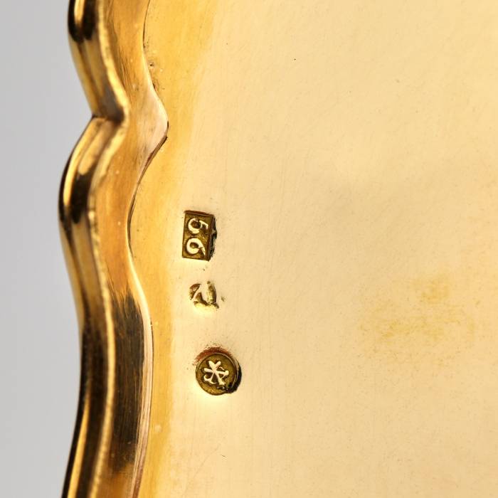 Tabatière unique en amethyste solide avec de l`or. I. Keibel, Saint-Petersbourg, XIXe siècle. 