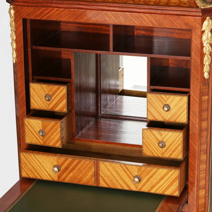 Magnifique secretaire de dames, second empire, dans un strict goût neoclassique. 