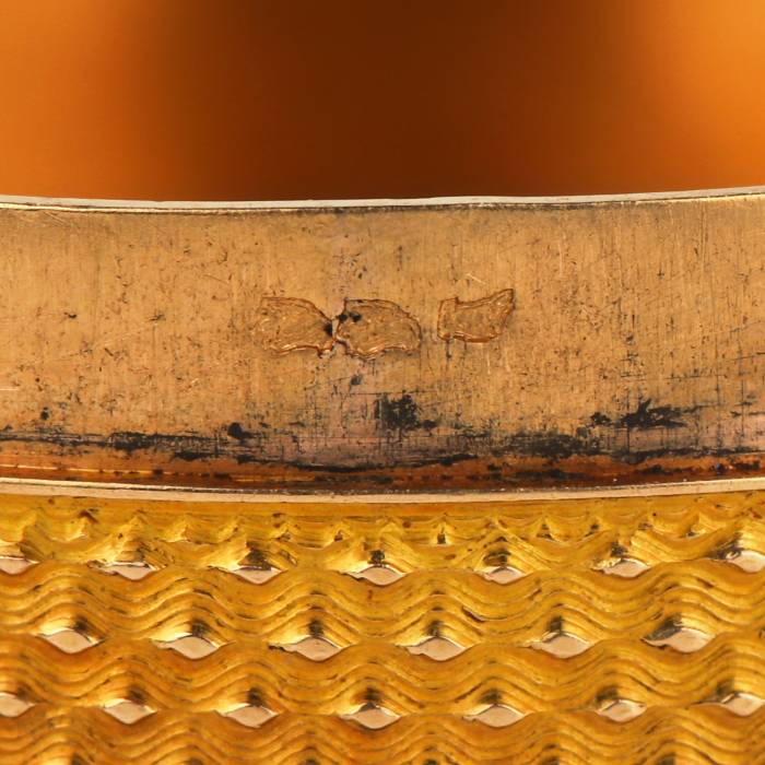 Franču, apaļa, zelta snuffbox no 18.-19.gadsimta mijas. 