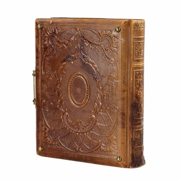 Album for photographs of the Art Nouveau era in leather cover. 
