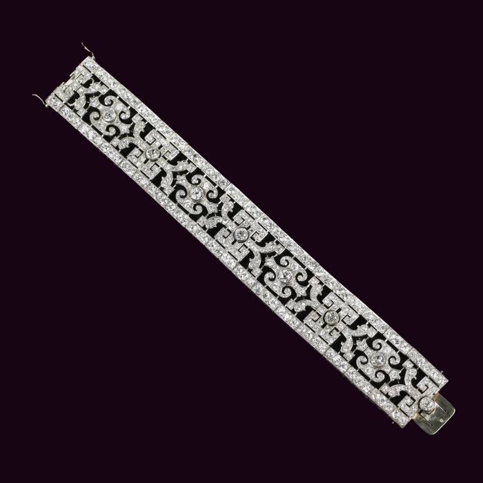 Bracelet en platine avec diamants, NARDI, Italie. Dans l`ecrin d`origine. 