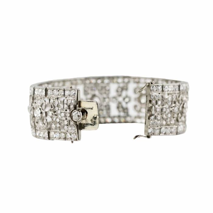 Bracelet en platine avec diamants, NARDI, Italie. Dans l`ecrin d`origine. 