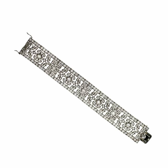 Bracelet en platine avec diamants, NARDI, Italie. Dans l`ecrin d`origine. 