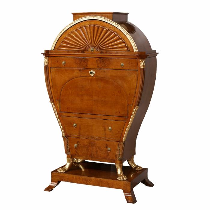 Magnifique secretaire - lyre, dans le goût du Biedermeier Viennois. 