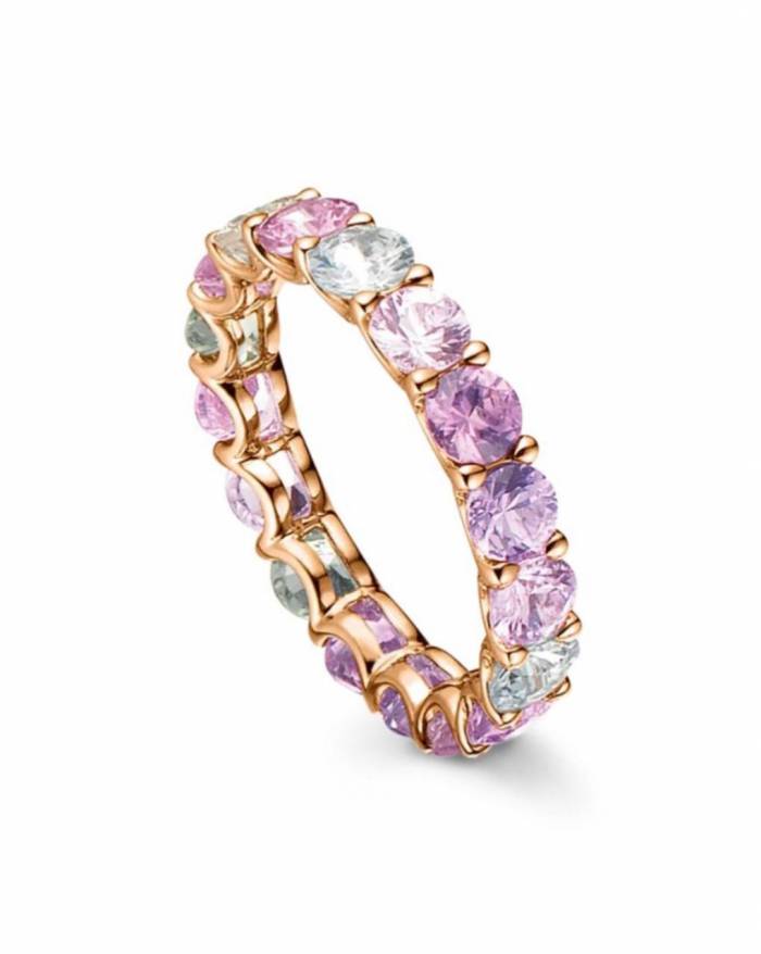Earring and ring set in 18k rose gold with natural sapphires.