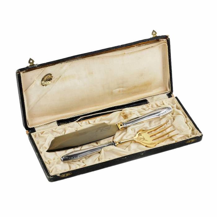 Серебряный, сервировочный набор: вилка и нож в собственном футляре. Рига 1908 -1917 года. 